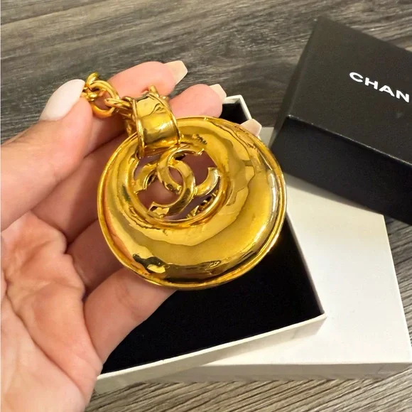 CHANEL Vintage Gold CC Crescent Pendant Chain Necklace